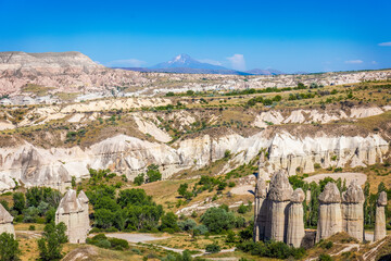 Naklejka premium Kappadokien in der Türkei, Love Valley, Tal der Mönche, Felshöhlen