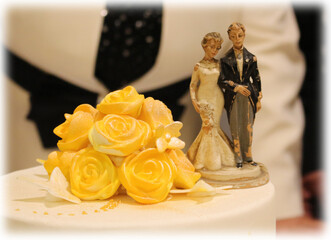 wedding rings and roses