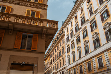 Obraz premium Textured colourful facade of old building in Rome, Italy.
