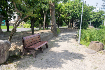 A scene of people visiting and praying at Chiryu Shrine in Nishimachi, Chiryu City, Aichi Prefecture on a hot summer day. 愛知県知立市西町の知立神社で暑い夏の日に参拝する様子。