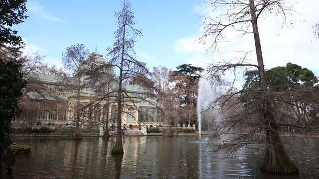 parque del retiro en madrid espa&ntilde;a