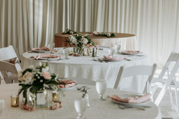 Wedding table settings with flowers