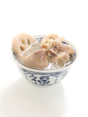 Pork trotter soup with lotus root is a Chinese delicacy