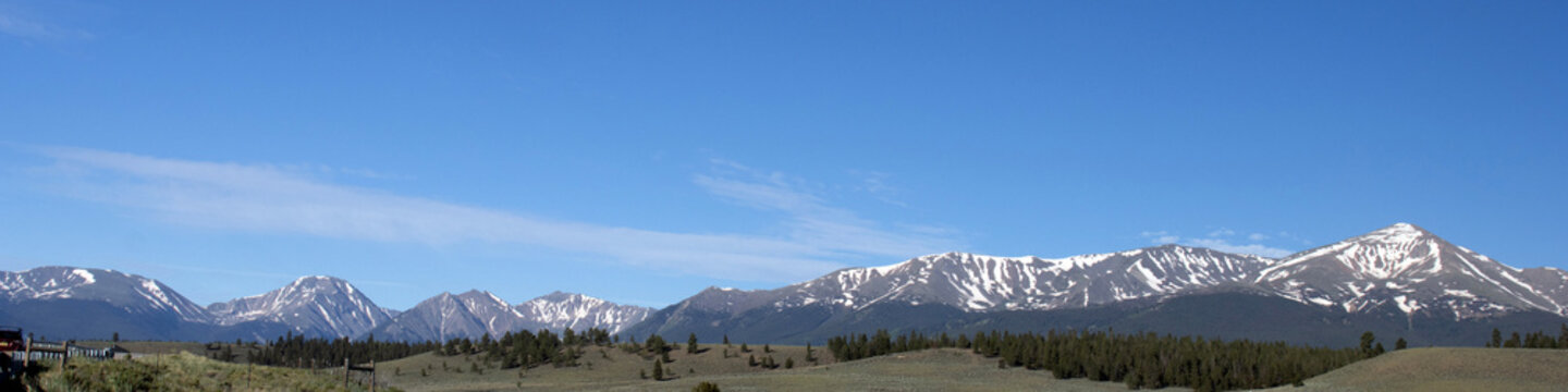 Ultrawide panorama of the Sawatch Range of the Rocky Mountains, with Mt Elbert at far right