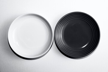 白と黒の皿