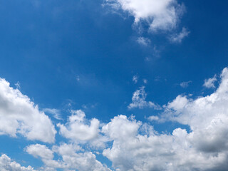 Obraz premium Background image of blue sky and white clouds in summer sky