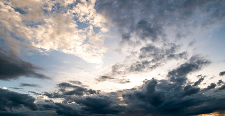 Obraz premium colorful dramatic sky with cloud at sunset