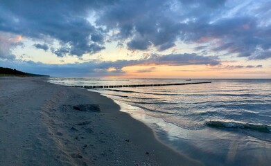 Sonnenuntergang am Strand von Zingst, Ostsee, Mecklenburg-Vorpommern, Deutschland