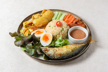  Thai shrimp paste fried rice with mackerel