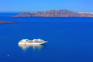 Cruise ship, Santorini, Greece © Nataliya