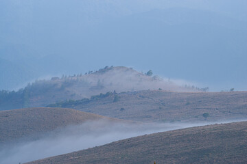 雲海に包まれた高原　霧ヶ峰