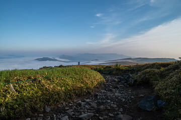 雲海に包まれた高原　霧ヶ峰