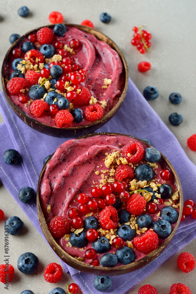 Wall mural berry smoothie bowl