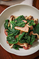 しめじとほうれん草とベーコンのソテー