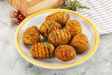 Baked baby potato with thyme