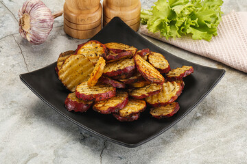 Baked red batat slices with herbs