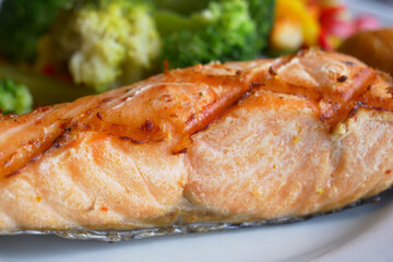  grill salmon served with fresh vegetables on a plate 