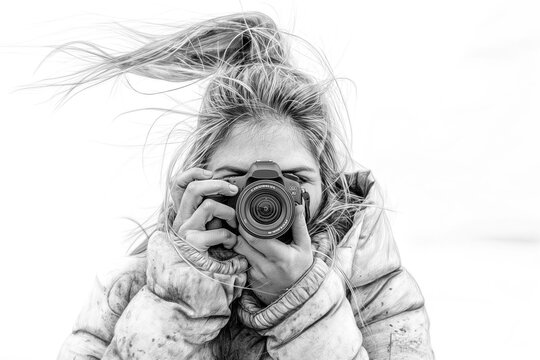 cisfox_98105_pencil_drawing_of_a_woman_photographer_holding_a_DSLR