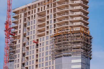 Budowa wysokiego biurowca © rozentuzjazmowany