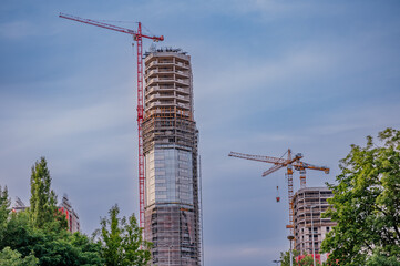 Budowa wysokiego biurowca © rozentuzjazmowany