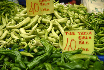 Obst und Gemüse auf einem türkischen Markt