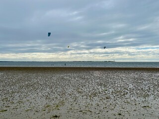 Ein Spaziergang von Utersum nach Dunsum auf der Insel Föhr in der Nordsee an einem windigen Tag
