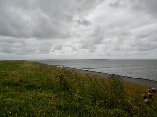Ein Spaziergang von Utersum nach Dunsum auf der Insel Föhr in der Nordsee an einem windigen Tag