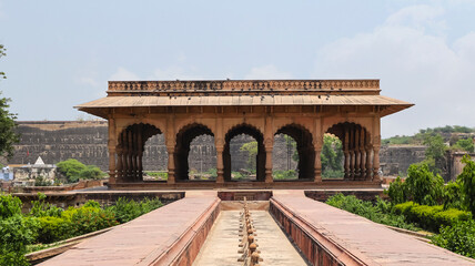 Obraz premium View of Keshav Bhavan, the Monsoon Pavilion, Deeg Palace, Deeg, Rajasthan, India.