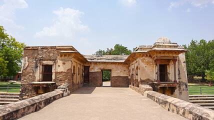 Obraz premium Main entrance to the Jal Mahal, Narnaul, Haryana, India.