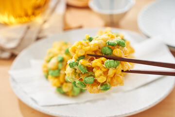 とうもろこしと枝豆のかき揚げ