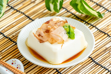 ナチュラルな雰囲気と冷奴