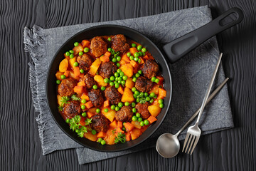 turkish meatball stew, sulu kofte, in a pan
