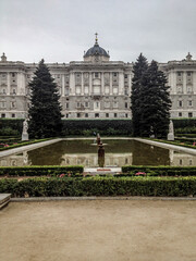 Fototapeta premium Royal palace in the city of Madrid in the afternoon