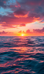 Obraz premium Majestic Sunset Over Tranquil Ocean: A Spectrum of Warm Hues