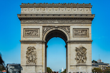 Obraz premium Paris, France - Arc de Triomphe under blue sky