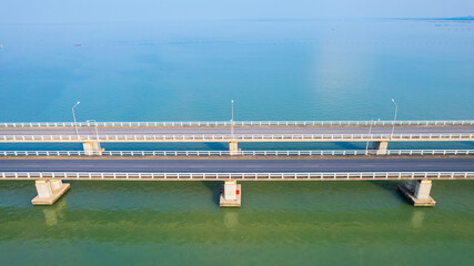 Obraz premium Cement bridge across the lake