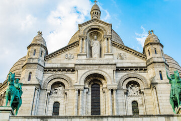 Naklejka premium Sacre-Coeur Basilica in Montmartre, Paris, France