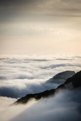 La mer de nuages a envahie une vallée des Pyrénées ariégeoises dans le Couserans