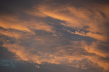 Piękny zachód słońca - chmury