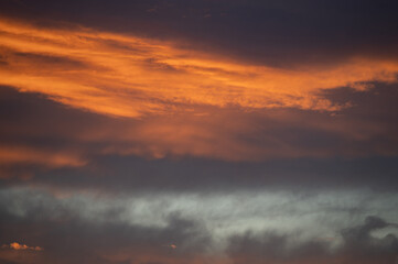 Piękny zachód słońca - chmury