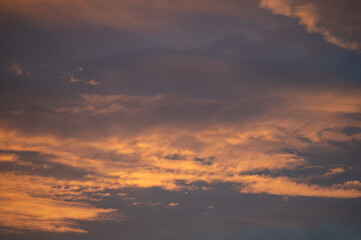 Piękny zachód słońca - chmury