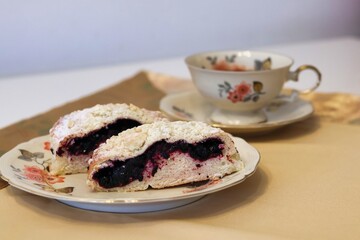 Yeast cake filled with berries