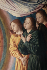 Colorful painting depicting a group of angels in adoration and prayer.Tableau color&eacute; repr&eacute;sentant un groupe d'anges en adoration et en pri&egrave;re.