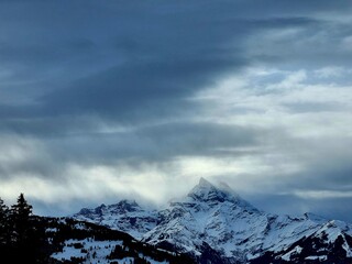 Ombres et lumières sur les Dents du Midi