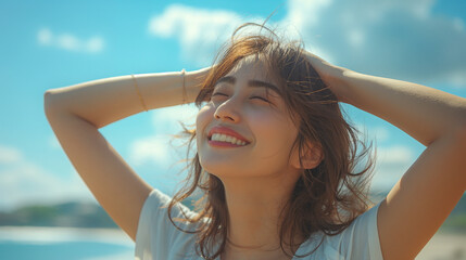 Naklejka premium 青空の下でリラックスする女性