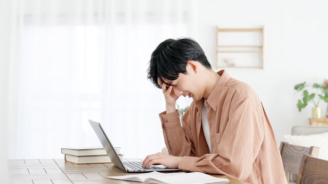 トラブルに悩む男性