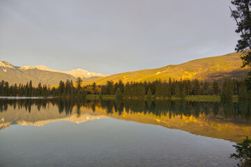 A Colorful Autumn Evening at Lac Beauvert