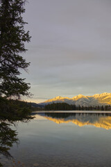 A Colorful Autumn Evening at Lac Beauvert
