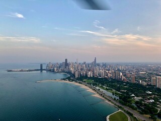 Naklejka premium Chicago Skyline via Helicopter 