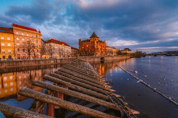 Obraz premium View of the city of Prague castle in hradcany and the Vltava river with Charles bridge in Prague, Czech Republic.